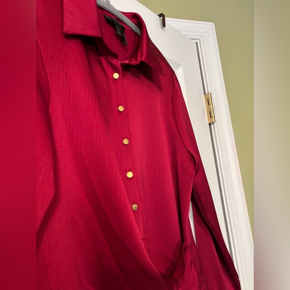 Donna Karan Long Sleeve Top with Gold Buttons/Tie Front Detail Size S EUC - Picture 2 of 7